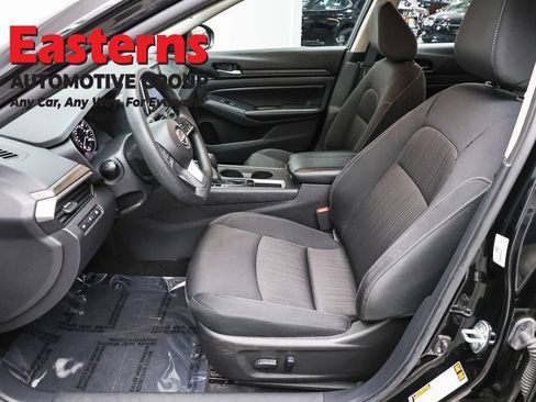 Used 2025 Nissan Altima 2.5 SV FWD image 14