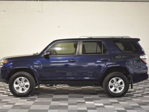 Used 2016 Toyota 4Runner SR5 image 3