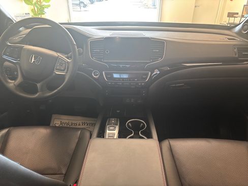 Certified 2025 Honda Ridgeline Black Edition image 8