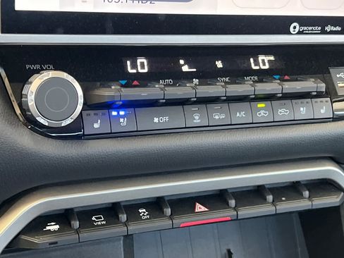 Used 2023 Toyota Tundra Limited AWD/4WD image 22