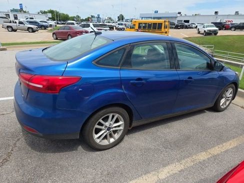 Used 2018 Ford Focus SE FWD image 6