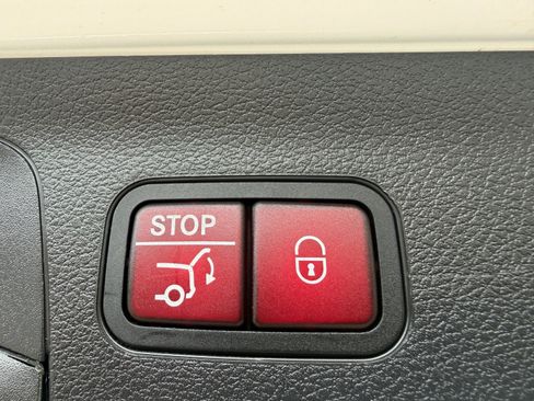 Used 2024 Mercedes-Benz GLS 450 4MATIC image 22