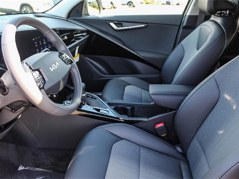 New 2025 Kia Niro EX image 19