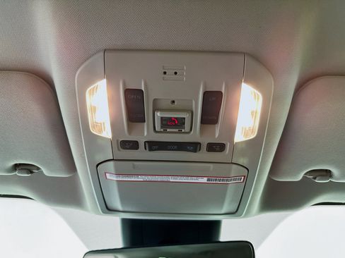 Used 2021 Toyota Highlander XLE image 18