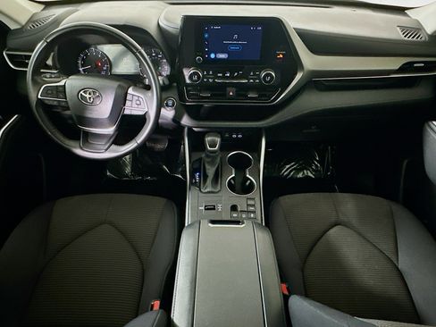 Used 2023 Toyota Highlander LE image 27