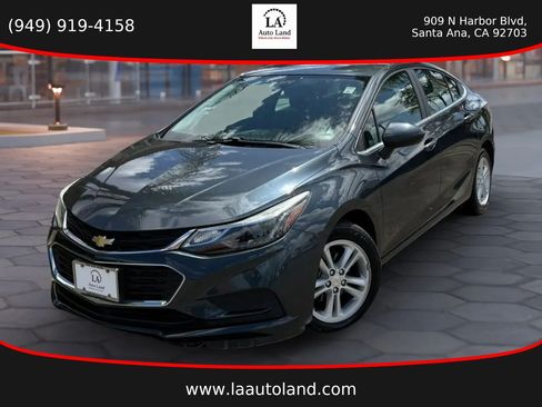 Used 2017 Chevrolet Cruze LT FWD image 1