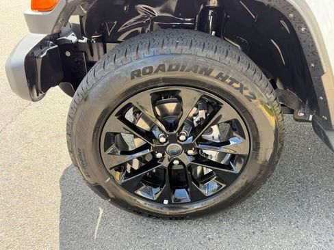 Certified 2025 Jeep Wrangler Unlimited Sahara AWD/4WD image 13