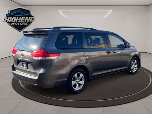 Used 2013 Toyota Sienna LE image 6