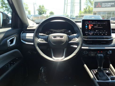 Used 2022 Jeep Compass Latitude w/ Sun and Sound Group AWD/4WD image 15
