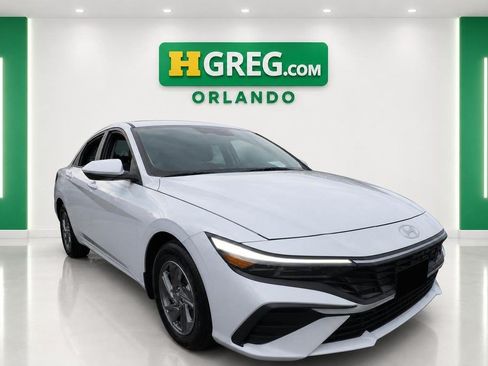 Used 2024 Hyundai Elantra SE FWD image 6