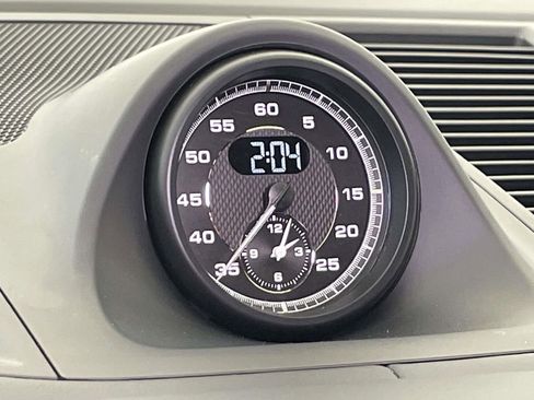 Certified 2025 Porsche Macan Turbo AWD/4WD image 28