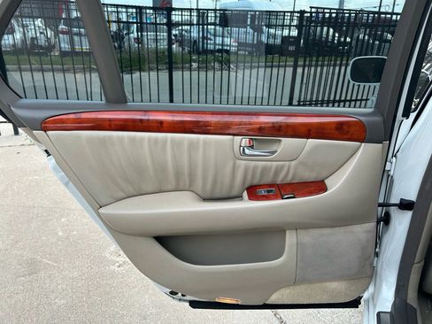 Used 2002 Lexus LS 430 RWD image 17