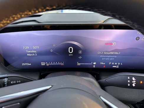 Used 2025 Buick Enclave Preferred image 28