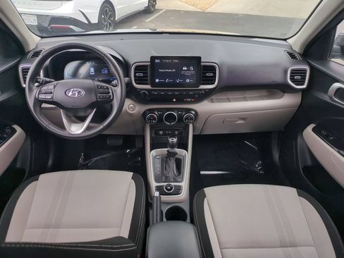 Used 2025 Hyundai Venue SEL FWD image 24