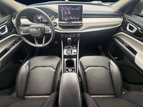 Used 2024 Jeep Compass Limited image 12