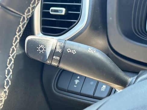 Certified 2024 Hyundai Venue SEL FWD image 27
