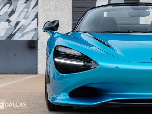 Used 2025 McLaren 750S Spider RWD image 4