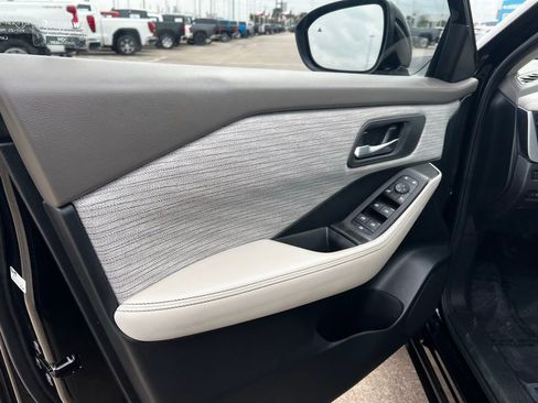 Used 2023 Nissan Rogue SV FWD image 80