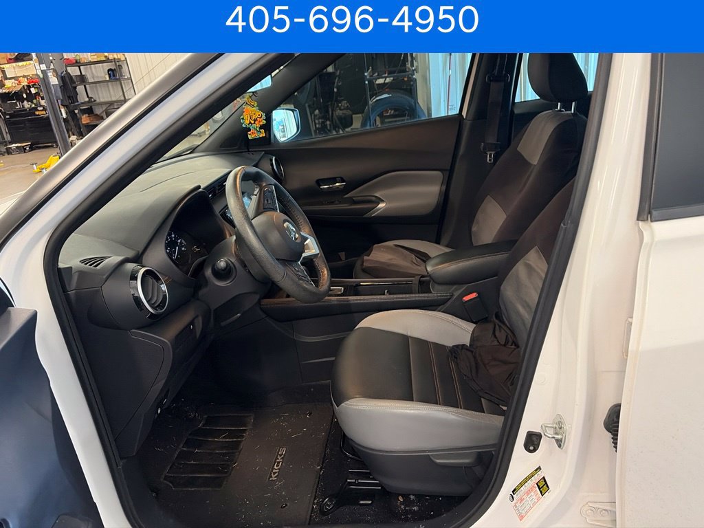 Used 2021 Nissan Kicks SR w/ SR Premium Package FWD image 4