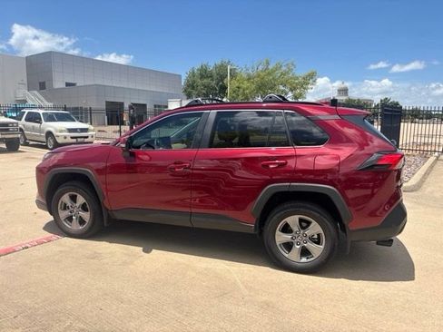 Used 2025 Toyota RAV4 XLE w/ Convenience Package FWD image 8