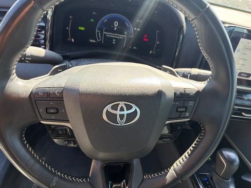 Used 2025 Toyota Camry SE FWD image 14