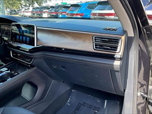 Certified 2025 Volkswagen Atlas SE w/ Panoramic Sunroof Package image 19