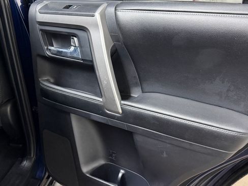 Used 2015 Toyota 4Runner SR5 AWD/4WD image 29
