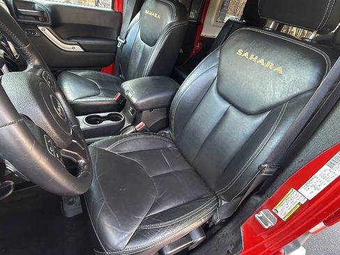 Used 2014 Jeep Wrangler Unlimited Sahara w/ Max Tow Package image 15