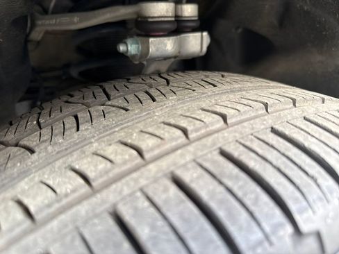 Used 2025 Porsche Macan image 28