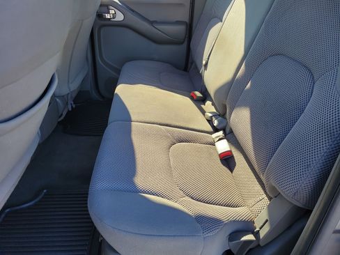 Used 2019 Nissan Frontier SV image 17