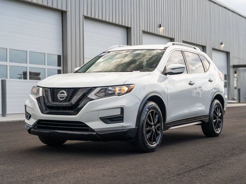 Used 2018 Nissan Rogue SV FWD image 3