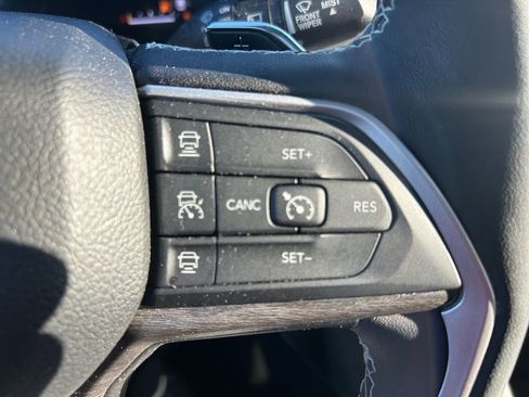 Used 2023 Jeep Grand Cherokee L Limited AWD/4WD image 32