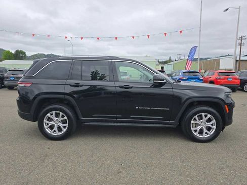 Used 2022 Jeep Grand Cherokee Limited w/ Luxury Tech Group II AWD/4WD image 6