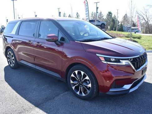 Certified 2023 Kia Carnival EX image 10