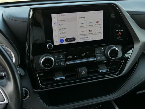 Used 2023 Toyota Highlander XSE image 18