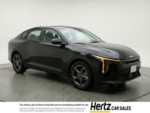 Used 2025 Kia K4 LXS image 1