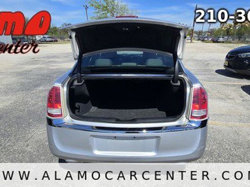 Used 2012 Chrysler 300 image 24