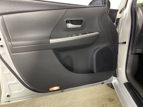 Used 2012 Toyota Prius V Five image 17