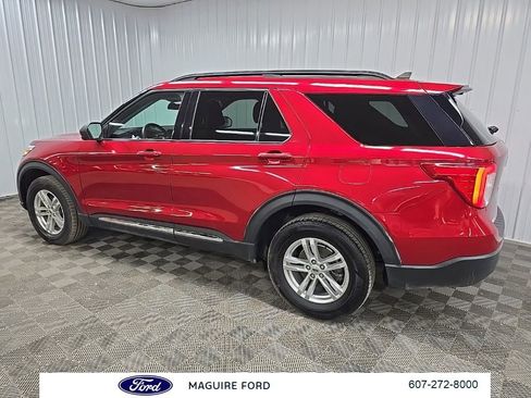Used 2022 Ford Explorer XLT image 4