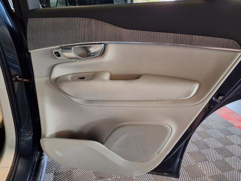 Used 2023 Volvo XC90 B6 Plus image 12