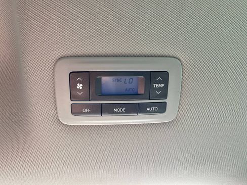 Used 2020 Toyota Sienna XLE FWD image 23