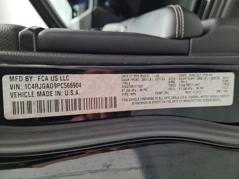 Used 2023 Jeep Grand Cherokee Laredo RWD image 33