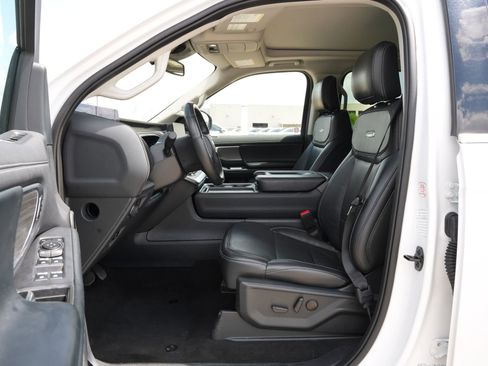 Used 2025 Ford Expedition Platinum image 18