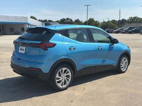 New 2027 Chevrolet Bolt LT w/ Comfort Package FWD image 5