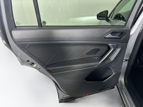 Used 2024 Volkswagen Tiguan SE image 25