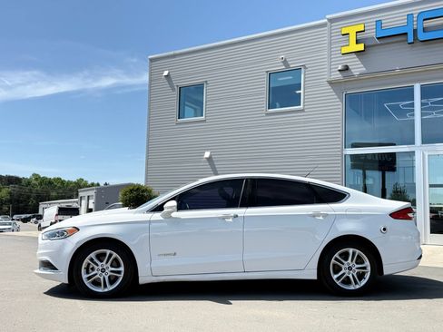 Used 2018 Ford Fusion SE w/ Equipment Group 602A FWD image 11