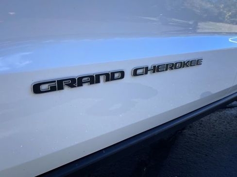 Used 2021 Jeep Grand Cherokee Laredo image 31