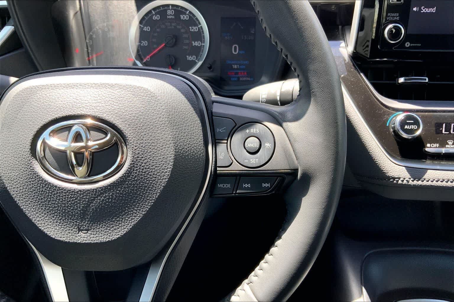 Used 2022 Toyota Corolla SE FWD image 25