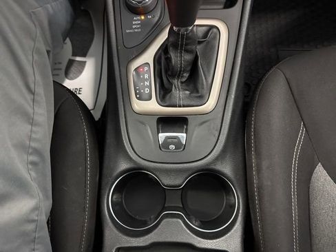 Used 2014 Jeep Cherokee Altitude w/ Cold Weather Group image 43