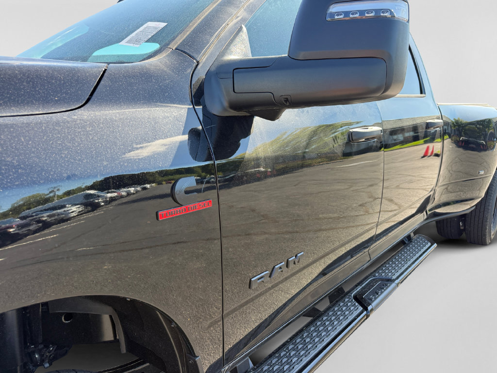 New 2026 RAM 3500 Big Horn AWD/4WD image 22